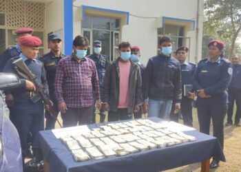 कपिलबस्तुमा अवैध २१ लाख भारतीय रुपियाँसहित तीन पक्राउ