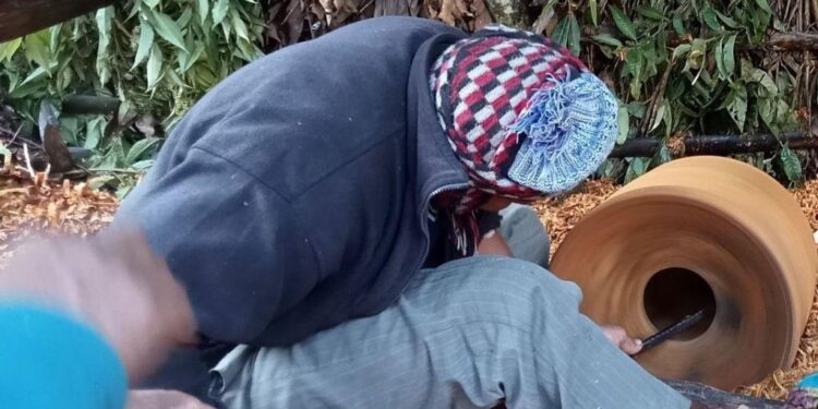 चुँदारा पेसा गरेर दैनिकी चलाउनै कठिन