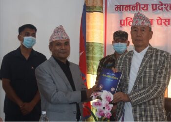 प्रदेश प्रमुख खापुङसमक्ष आर्थिक वर्षको वार्षिक प्रतिवेदन पेस