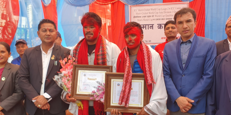 करण र सुवास गृह जिल्ला बागलुङमा सम्मानित