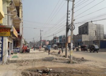 धनगढीका व्यापारी भन्छन्, ‘सटरको भाडा तिर्न धौधौ भयो’