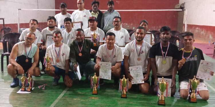 डिबि मेमोरियल खुल्ला जिल्लास्तरीय मेन्स डबल्स ब्याडमिन्टन प्रतियोगीताको उपाधि रोहित र अभयलाई  