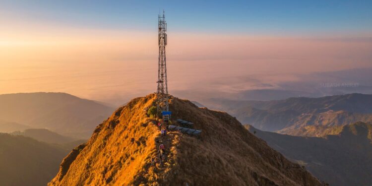 पैदलयात्रीको रोजाईमा ‘देवचुली डाँडा’