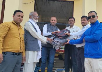 वडाद्वारा विद्यालय तथा मदरसालाई शैक्षिक सामाग्री