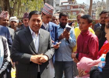 मिटरब्याज पीडित बसेको स्थानमा गृहमन्त्री