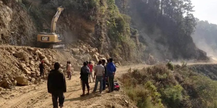 सालझण्डी–ढोरपाटन सडकको दुरदशा: १३ वर्षमा १९ किमि कालोपत्रे