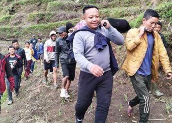 गर्भवती महिलाको उद्धारमा जनप्रतिनिधि