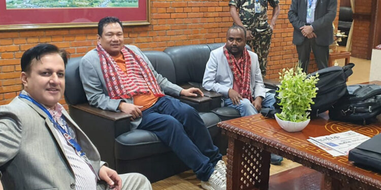 सामान्य मन्त्री मोदी स्वदेश फिर्ता