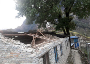 हावाहुरीले विद्यालयको छानो उडायो