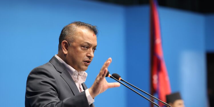 नीति तथा कार्यक्रम सरकारको विज्ञापन गर्ने अस्त्र मात्र हो : गगन थापा