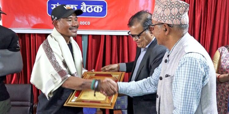 कीर्तिमानी आरोही बुढामगरलाई माओवादीको सम्मान