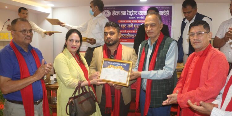 घरभाडा छुट गर्ने १४ घरधनीलाई सम्मान