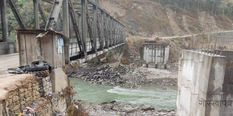 सात वर्षदेखि ठेकेदार बेपत्ता तामाकोसी नदीको पुल अलपत्र