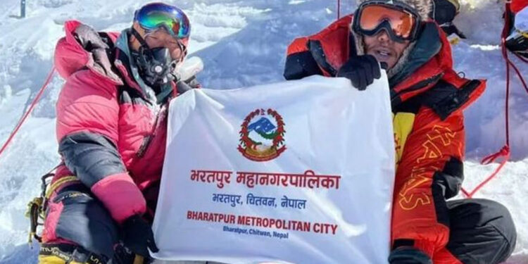 भरतपुर महानगरको झण्डा सगरमाथामा
