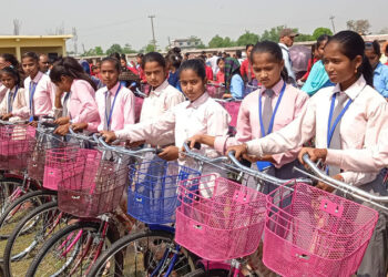 छात्रालाई विद्यालयमा टिकाउन दुई सय ८० वटा साइकल वितरण