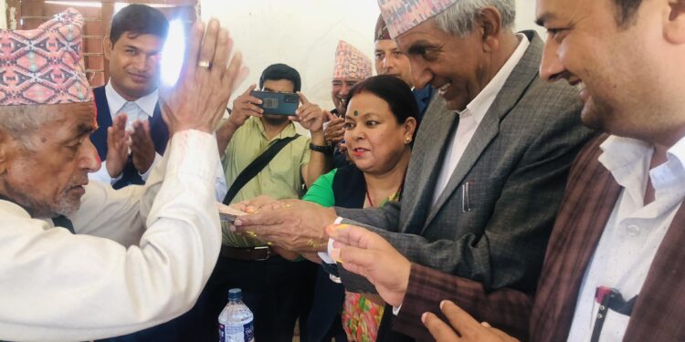 ८४ बर्ष पुगेका जेष्ठ नागरिकहरुलाई २५ हजार सहित सम्मान