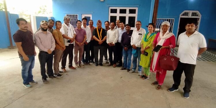 गैर सरकारी संस्थाद्वारा मन्त्री आचार्यलाई बधाई तथा स्वागत
