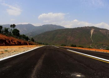 बलेवा विमानस्थल : जहाज चढ्न पाइने टुङ्गो छैन