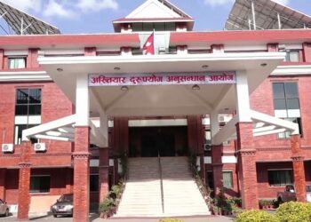 जनस्वास्थ्य प्रयोगशालाका अधिकृत ५० हजार घुससहित पक्राउ