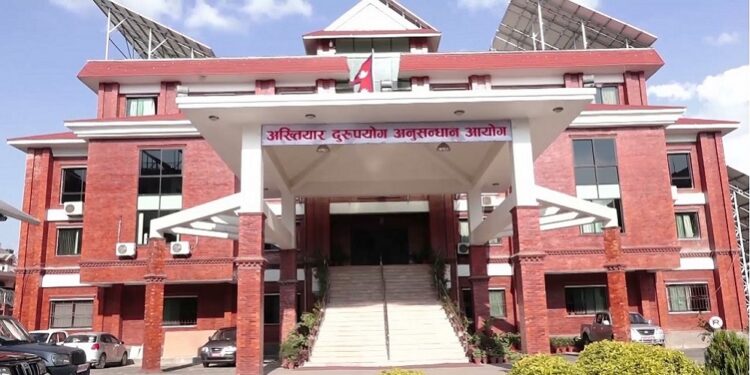 जनस्वास्थ्य प्रयोगशालाका अधिकृत ५० हजार घुससहित पक्राउ