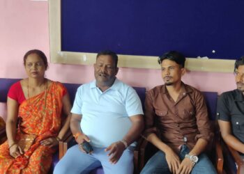 हुलाकी राजमार्गको काम रोकिँदा जनप्रतिनिधिहरु अनशनमा