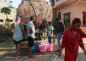 सुक्खा लागेपछि कपिलवस्तुमा पानीकाे हाहाकार