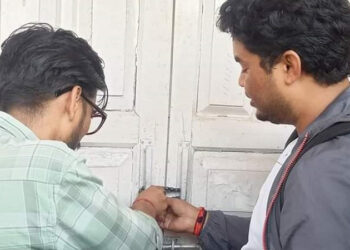 छानबिन प्रतिवेदन सार्वजनिक गर्न माग गर्दै कोहलपुर खानेपानी संस्थामा तालाबन्दी