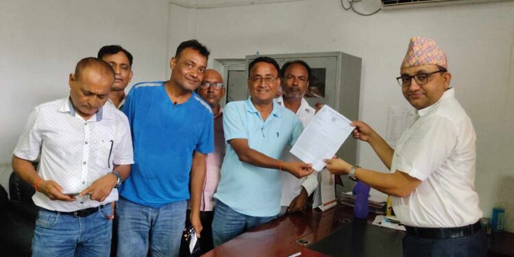निर्माण व्यवसायी संघ कपिलबस्तुद्वारा प्रधानमन्त्रीलाई ज्ञापन