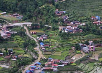 कङ्क्रिटका घरले भरिन थाल्यो खहरे गाउँ