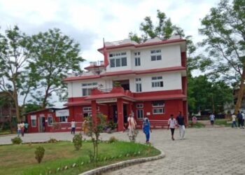 सामान्य बन्दै नागरिकता लिनेको भीड