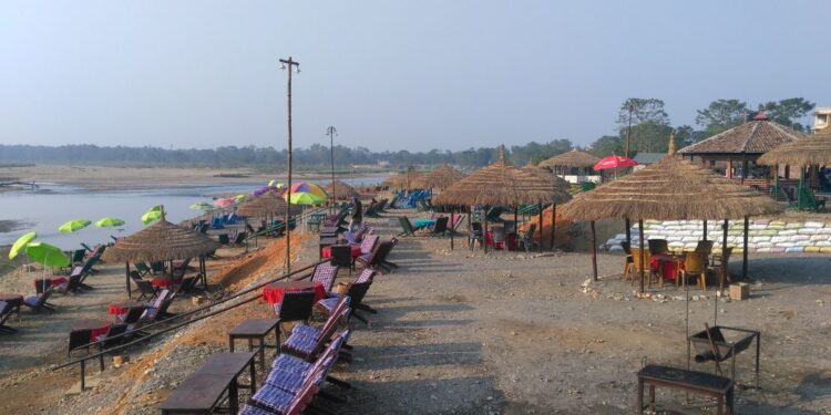 ‘अफ सिजन’मा पर्यटक आएपछि सौराहाका व्यवसायी उत्साहित