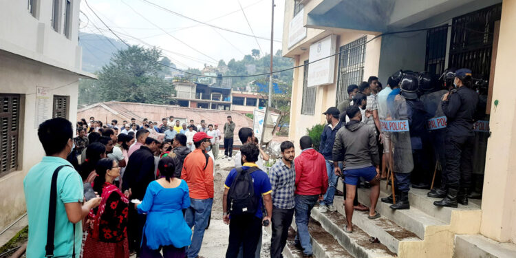 अस्पतालमा बालिकाको मृत्युपछि तनाव