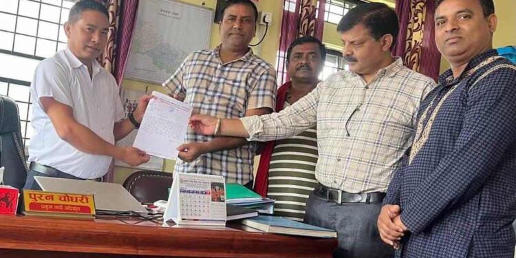 जग्गाको लालपुर्जा पाउनु माग गर्दै नापीमा ज्ञापन