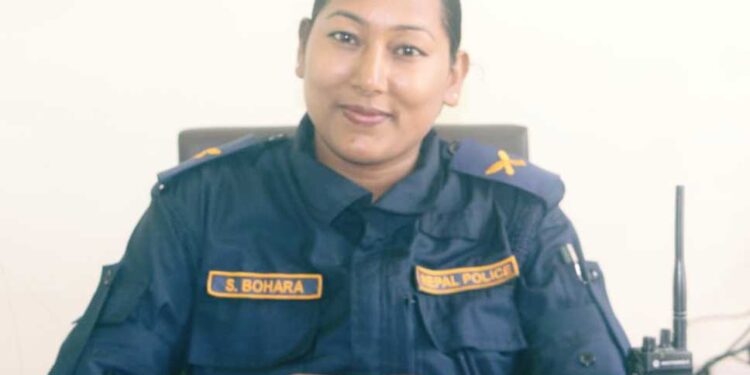 कपिलवस्तु प्रहरीको कमाण्ड सम्हाल्दै महिला प्रहरी निरिक्षक बोहरा
