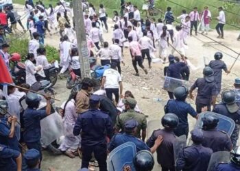 प्रतापपुरमा विद्यार्थी र प्रहरी बिच झडप १३ जना घाईते
