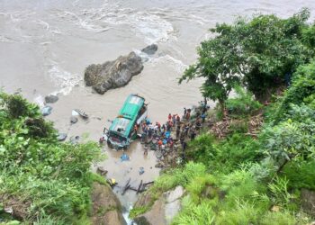 धादिङ बस दुर्घटना : ज्यान गुमाएका ८ मध्ये ४ जनाकाे परिचय खुल्याे