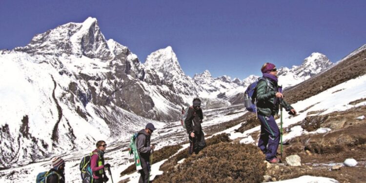 सगरमाथा क्षेत्र पुग्ने पर्यटकको सङ्ख्या ८४ प्रतिशतले बढ्यो