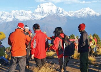 आज विश्व पर्यटन दिवस : त्रिभुवन विमानस्थलमा पहिलो उडानबाट आउने विदेशी पर्यटकलाई पर्यटनमन्त्री किरातीले स्वागत गर्दै