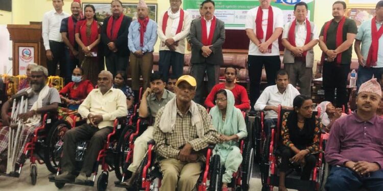 कपिलवस्तुमा अपांगता भएका १ सय १६ जनालाई ह्वील चियर