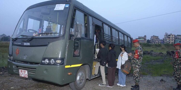 कर्मचारीलाई दशैँमा घर जान सेना र सशस्त्रका गाडी सुविधा
