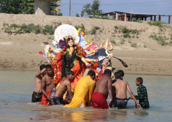 कपिलबस्तुमा दशंैमा निकालिएका दुर्गा भवानीको मुर्ति बिर्सजन