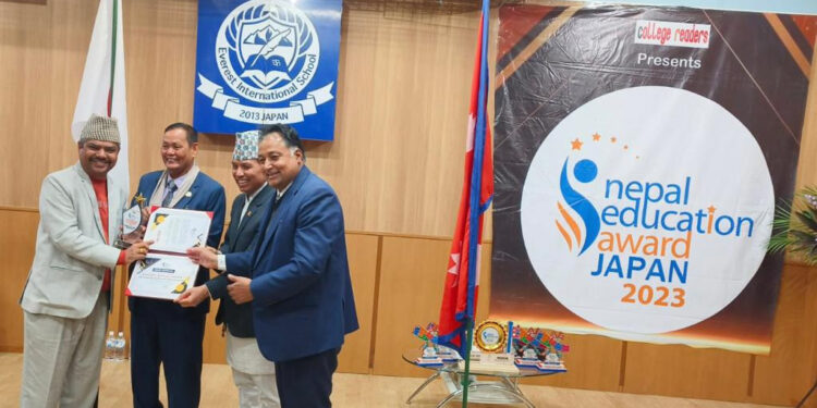 अध्यक्ष पाण्डेय अन्तर्राष्ट्रिय अवार्डबाट सम्मानित