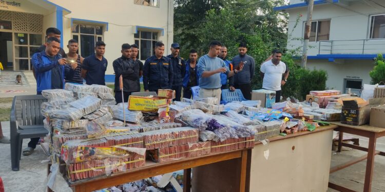 अबैधरुपमा नेपाल भित्राइएको विष्पोटक पदार्थ बरामद गरी नष्ट