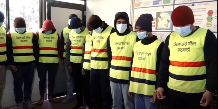 नेपालीलाई रुस पठाउने १२ जनालाई सार्वजनिक गर्दै प्रहरीले भन्यो- लहरो लामो छ, तानिँदै जान्छ