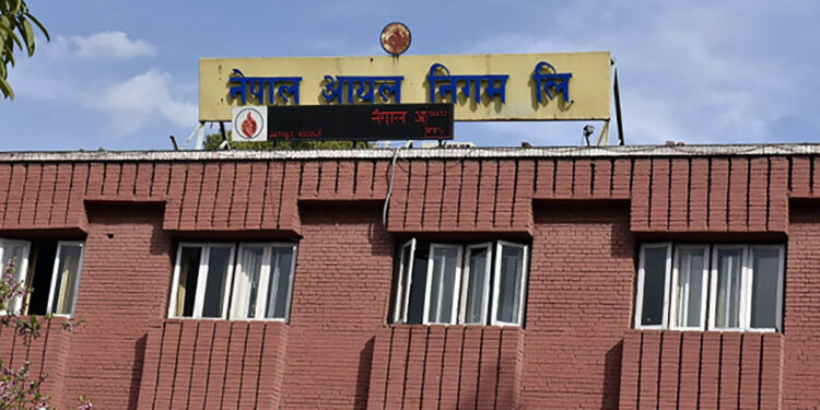 नेपाल आयल निगमले पेट्रोलियम पदार्थको मूल्य घट्यो