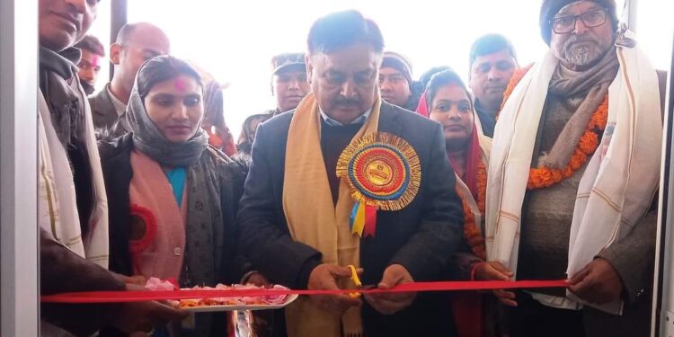 गाउ बस्तीका नागरिकहरुलाई छिटो छरितो सेवा दिनुृ पर्छ ः मन्त्री आचार्य