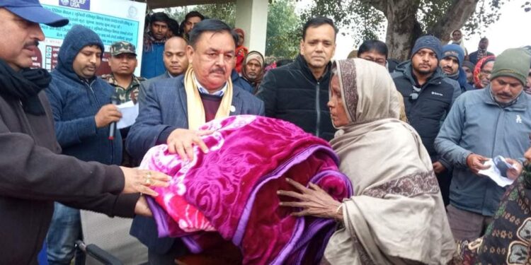 जाडो बढेपछि यशोधरा गाउपालिकाका ४ सय ८० बिपन्नलाई न्यानो कम्मल