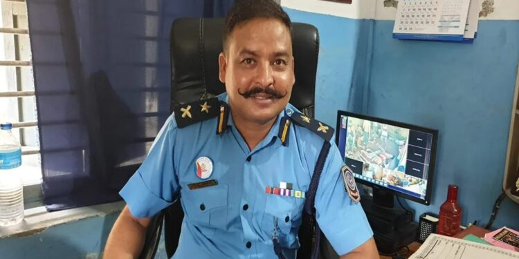 बम्जन पक्रने ‘अपरेसन ब्लू’का कमान्डर डिएसपी भण्डारी, यसरी गरियाे पक्राउ
