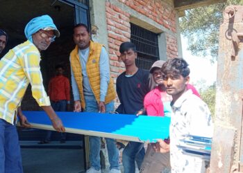 कपिलवस्तु नगरपालिका दुईद्वारा ५२ बिपन्न परिवारलाई जस्तापाता