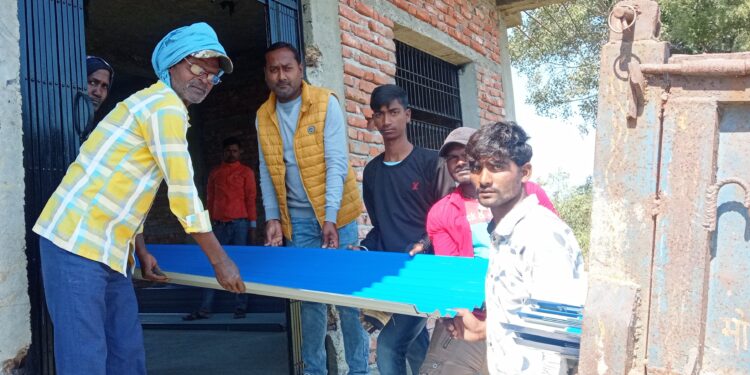 कपिलवस्तु नगरपालिका दुईद्वारा ५२ बिपन्न परिवारलाई जस्तापाता